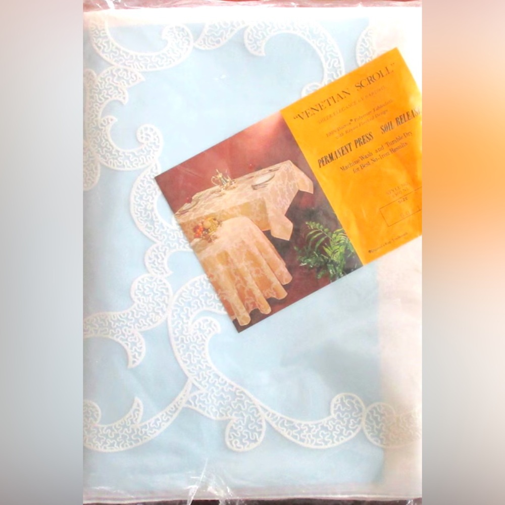 NEW NWT Bardwil MidCent White Flocked Venetian Scroll Oblong Tablecloth 60 X 84